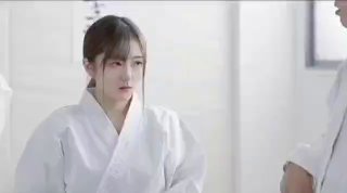2022_1_23，【探花小老弟】，母子乱伦场，小伙大战美熟女，渔网情趣装，D罩杯大胸还要捂着，激情四射香艳刺激
