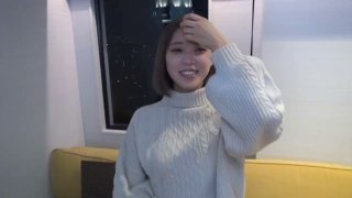 三个大学生玩二打一，长发的女孩长的特别漂亮,多次被草
